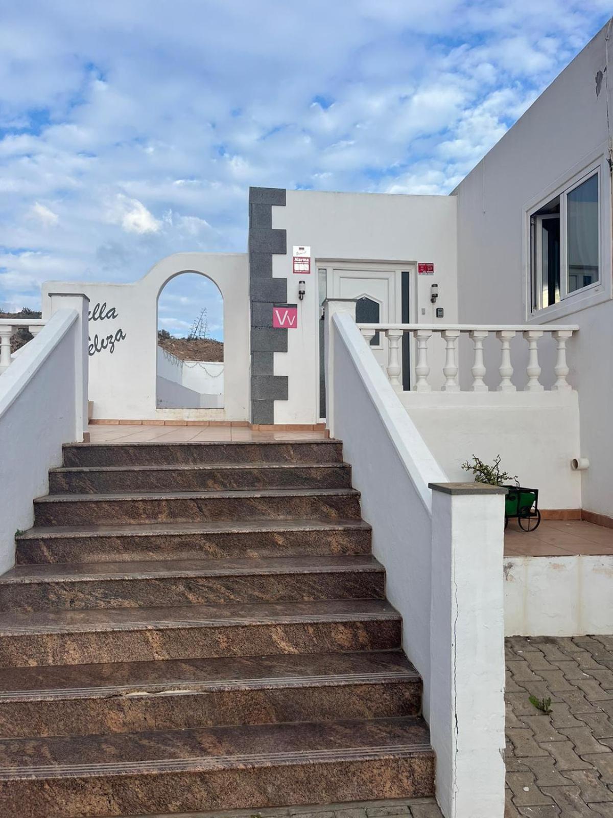 Villa Feliza Güime エクステリア 写真